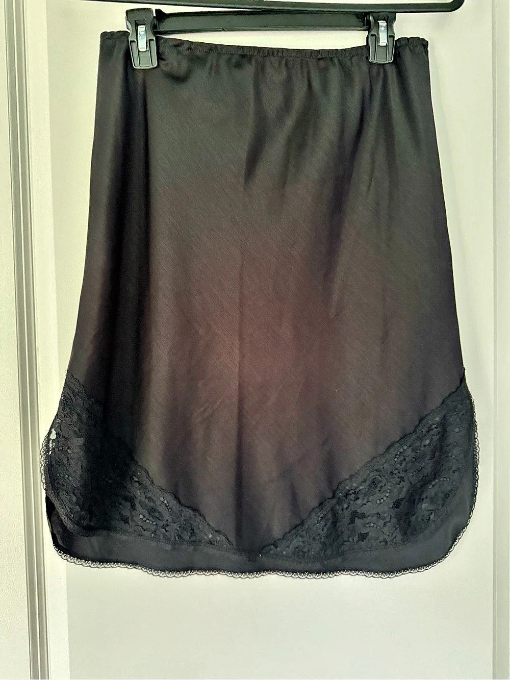 Lace Trim Midi Skirt in Black Size Medium Like New